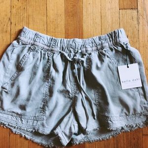 Bella Dahl fray hem short - vetiver
